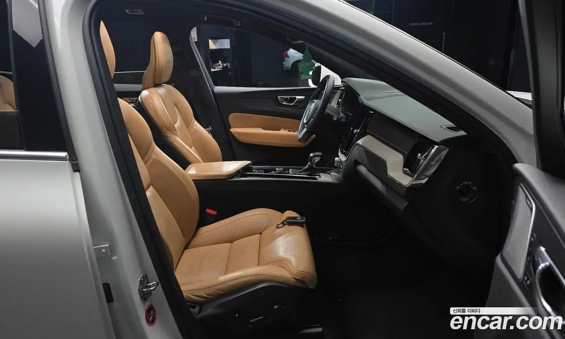 Volvo XC60 2019 2.0 автомат (гидро), фото 16 Volvo XC60 2019 2.0 автомат (гидро), фото 16