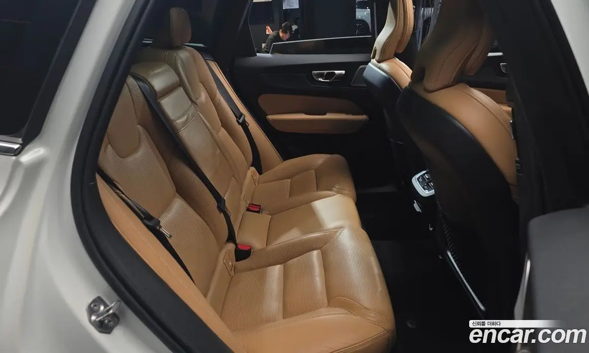 Volvo XC60 2019 2.0 автомат (гидро), фото 17 Volvo XC60 2019 2.0 автомат (гидро), фото 17
