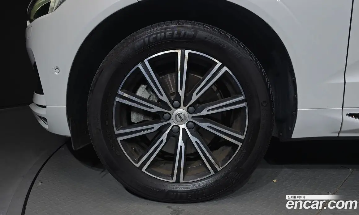 Volvo XC60 2019 2.0 автомат (гидро), фото 5 Volvo XC60 2019 2.0 автомат (гидро), фото 5