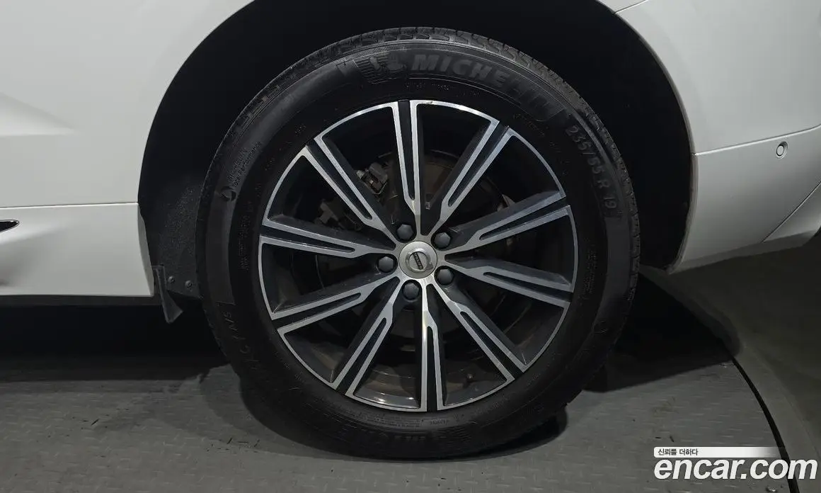 Volvo XC60 2019 2.0 автомат (гидро), фото 7 Volvo XC60 2019 2.0 автомат (гидро), фото 7
