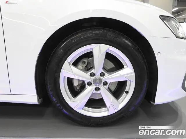 Audi A6 2021 2.0 автомат (гидро), миниатюра 5