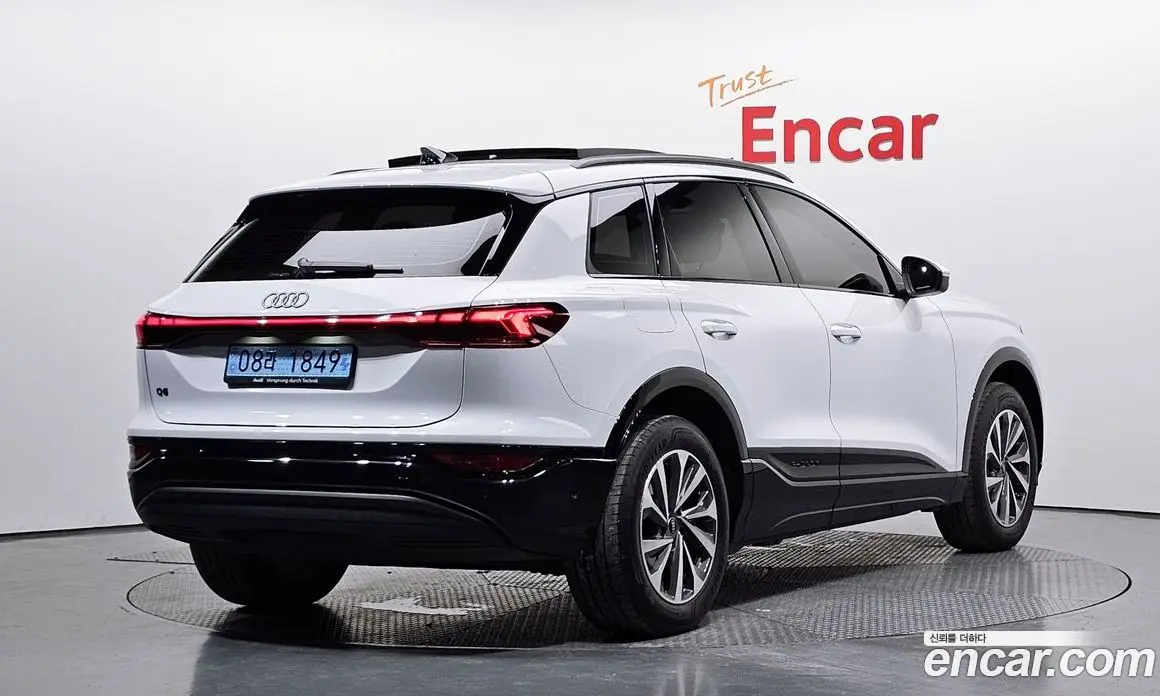 Audi Q6 e-tron 2025 0.2 автомат (гидро), фото 1 Audi Q6 e-tron 2025 0.2 автомат (гидро), фото 1