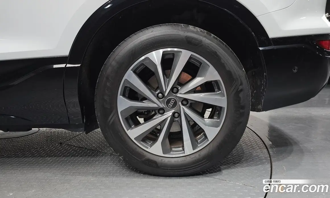 Audi Q6 e-tron 2025 0.2 автомат (гидро), фото 6 Audi Q6 e-tron 2025 0.2 автомат (гидро), фото 6