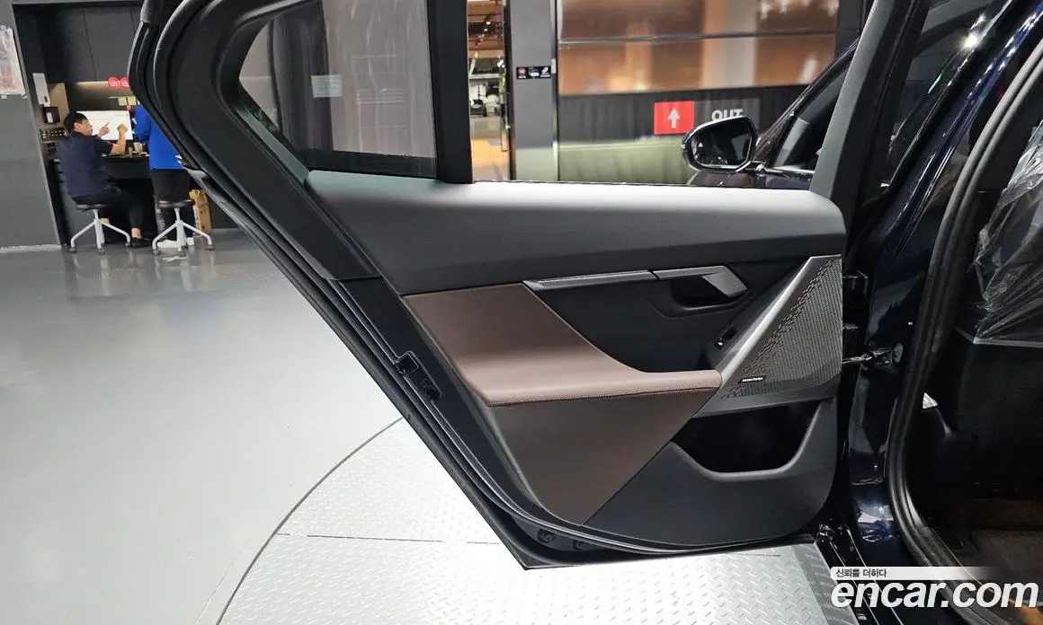 BMW 5 серия 2024 2.0 автомат (гидро), фото 15