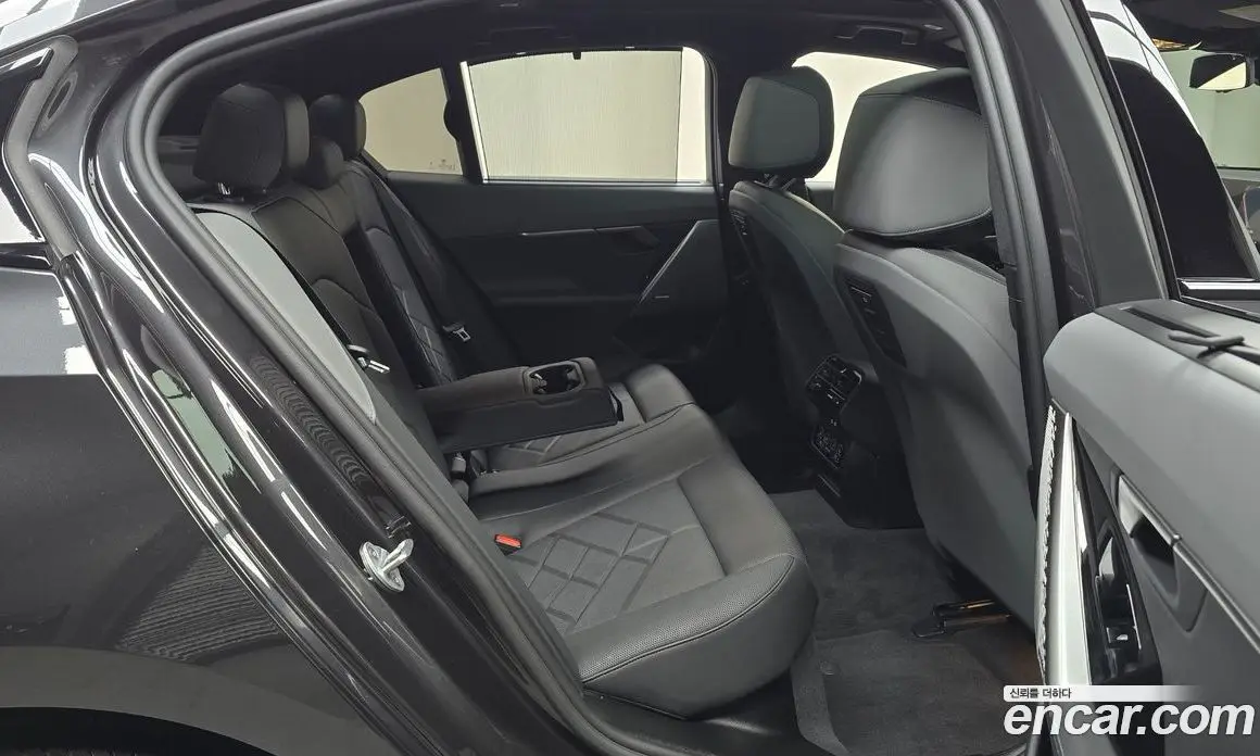 BMW 5 серия 2025 2.0 автомат (гидро), фото 17 BMW 5 серия 2025 2.0 автомат (гидро), фото 17