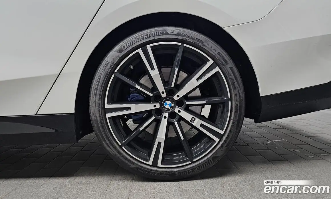 BMW 5 серия 2025 2.0 автомат (гидро), фото 6 BMW 5 серия 2025 2.0 автомат (гидро), фото 6