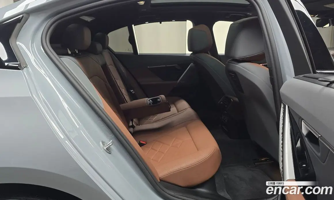 BMW 5 серия 2025 2.0 автомат (гидро), фото 16