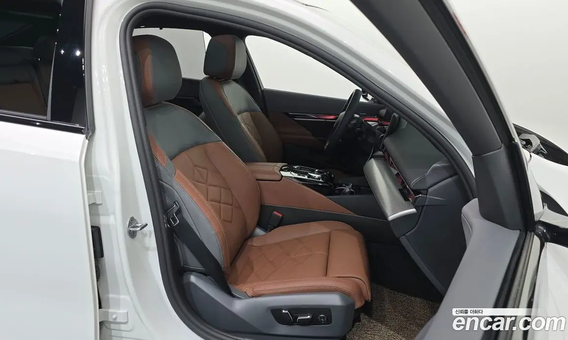 BMW 5 серия 2025 2.0 автомат (гидро), фото 16 BMW 5 серия 2025 2.0 автомат (гидро), фото 16