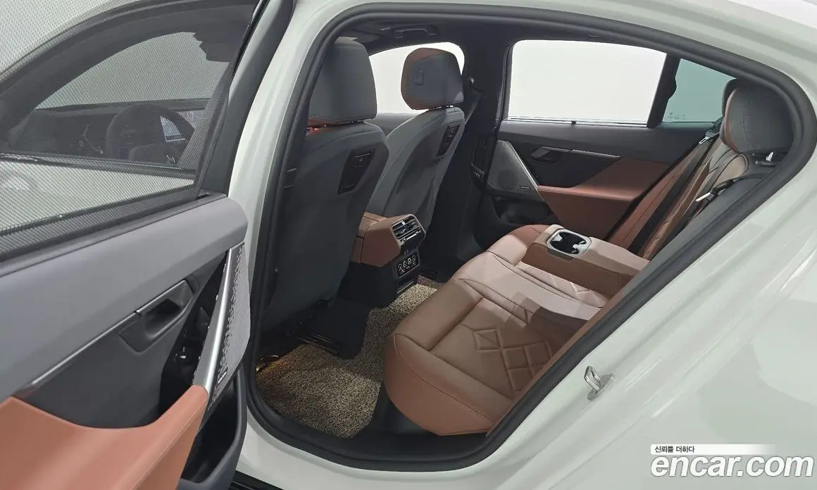 BMW 5 серия 2025 2.0 автомат (гидро), фото 18 BMW 5 серия 2025 2.0 автомат (гидро), фото 18
