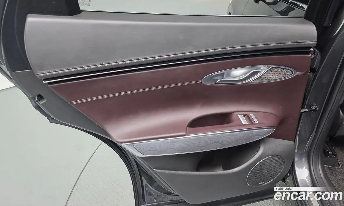 Genesis GV70 2022 2.5 автомат (гидро), фото 15 Genesis GV70 2022 2.5 автомат (гидро), фото 15