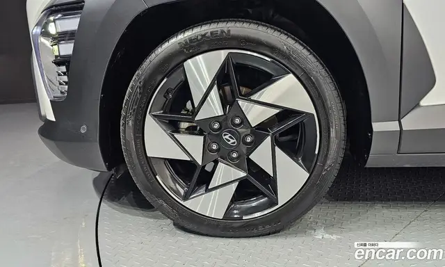 Hyundai Kona 2023 1.6 автомат (гидро), миниатюра 5