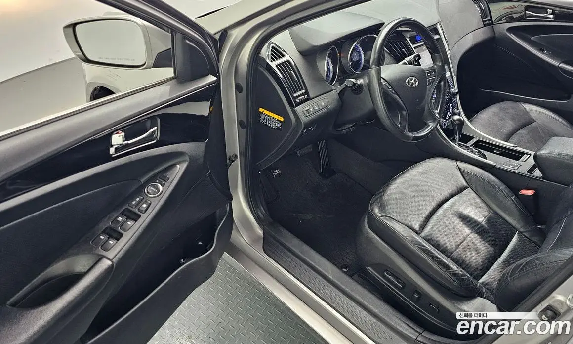 Hyundai Sonata 2010 2.0 автомат (гидро), фото 10 Hyundai Sonata 2010 2.0 автомат (гидро), фото 10