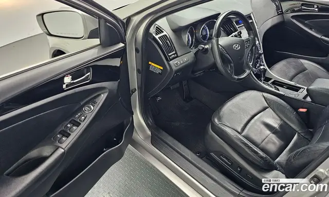 Hyundai Sonata 2010 2.0 автомат (гидро), миниатюра 10 Hyundai Sonata 2010 2.0 автомат (гидро), миниатюра 10
