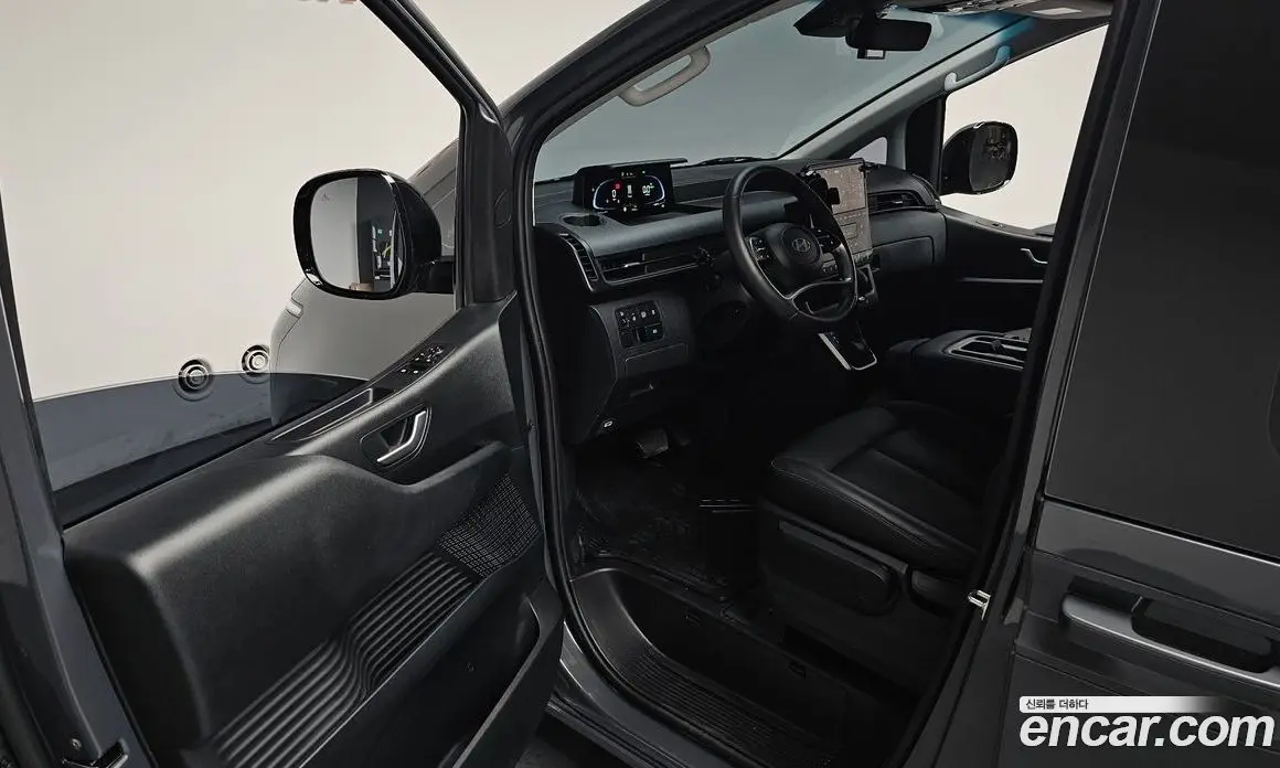 Hyundai Staria 2025 1.6 автомат (гидро), фото 12