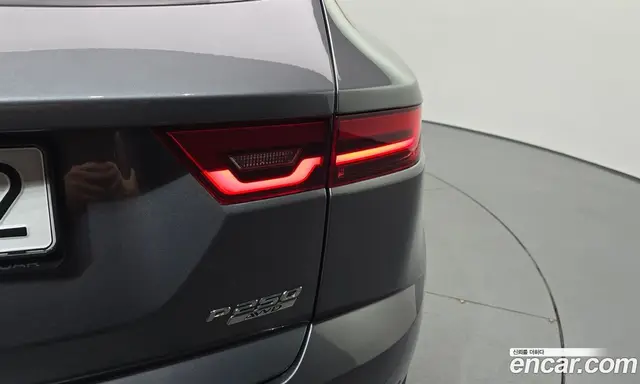 Jaguar E-Pace 2018 2.0 автомат (гидро), миниатюра 9
