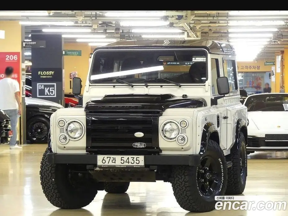 Land Rover Defender 2010 2.4 автомат (гидро), фото 1 Land Rover Defender 2010 2.4 автомат (гидро), фото 1