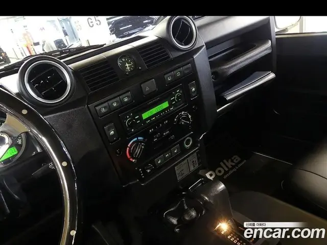 Land Rover Defender 2010 2.4 автомат (гидро), миниатюра 11 Land Rover Defender 2010 2.4 автомат (гидро), миниатюра 11