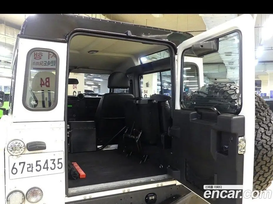 Land Rover Defender 2010 2.4 автомат (гидро), фото 20 Land Rover Defender 2010 2.4 автомат (гидро), фото 20