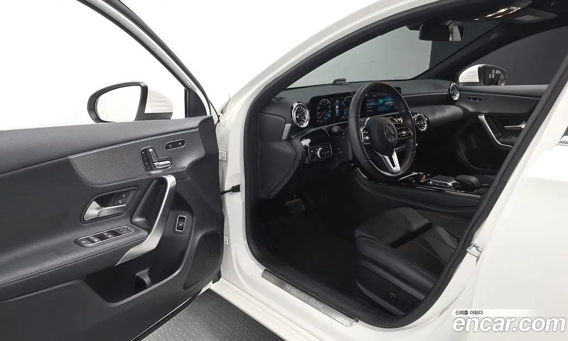 Mercedes-Benz A-Class 2021 2.0 автомат (гидро), фото 12