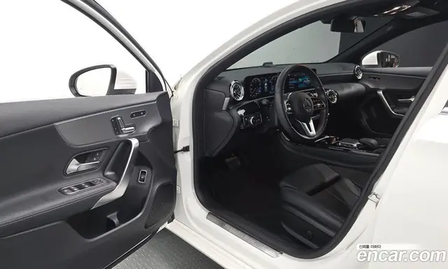 Mercedes-Benz A-Class 2021 2.0 автомат (гидро), миниатюра 12