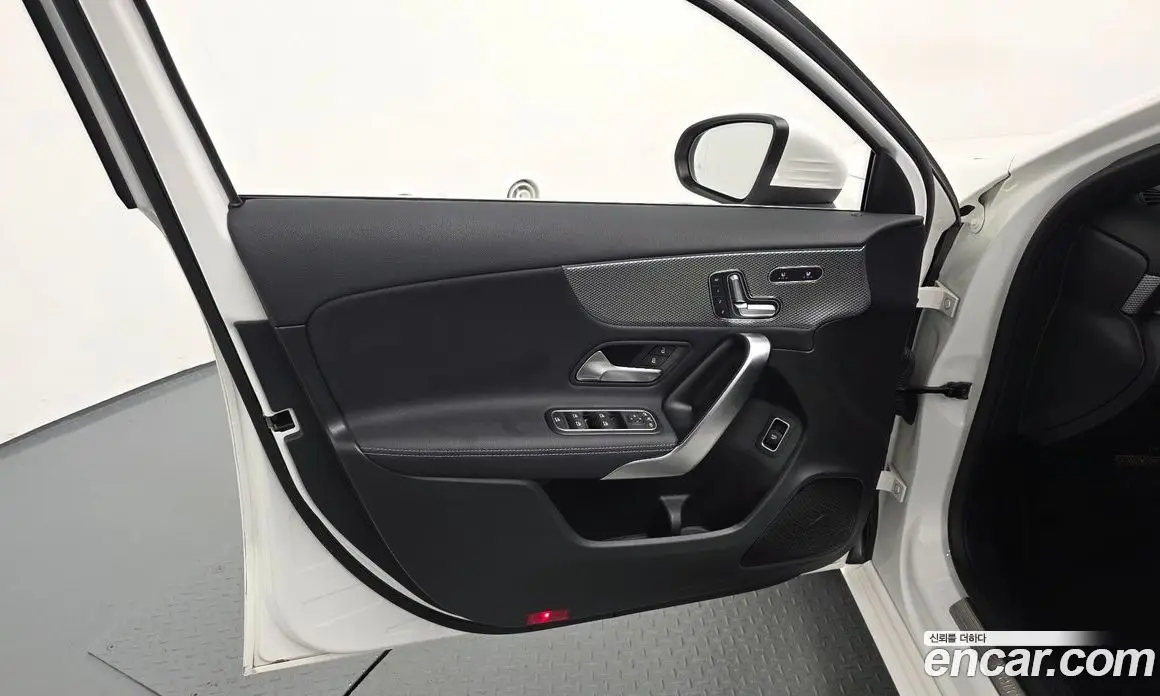Mercedes-Benz A-Class 2021 2.0 автомат (гидро), фото 13