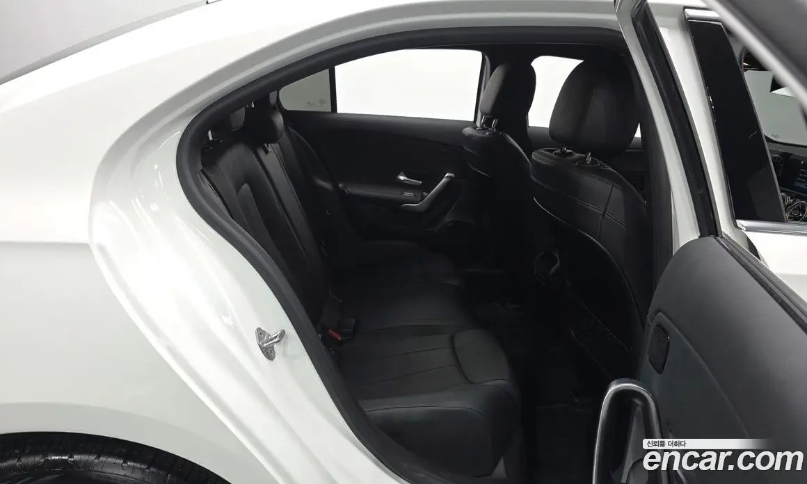 Mercedes-Benz A-Class 2021 2.0 автомат (гидро), фото 16