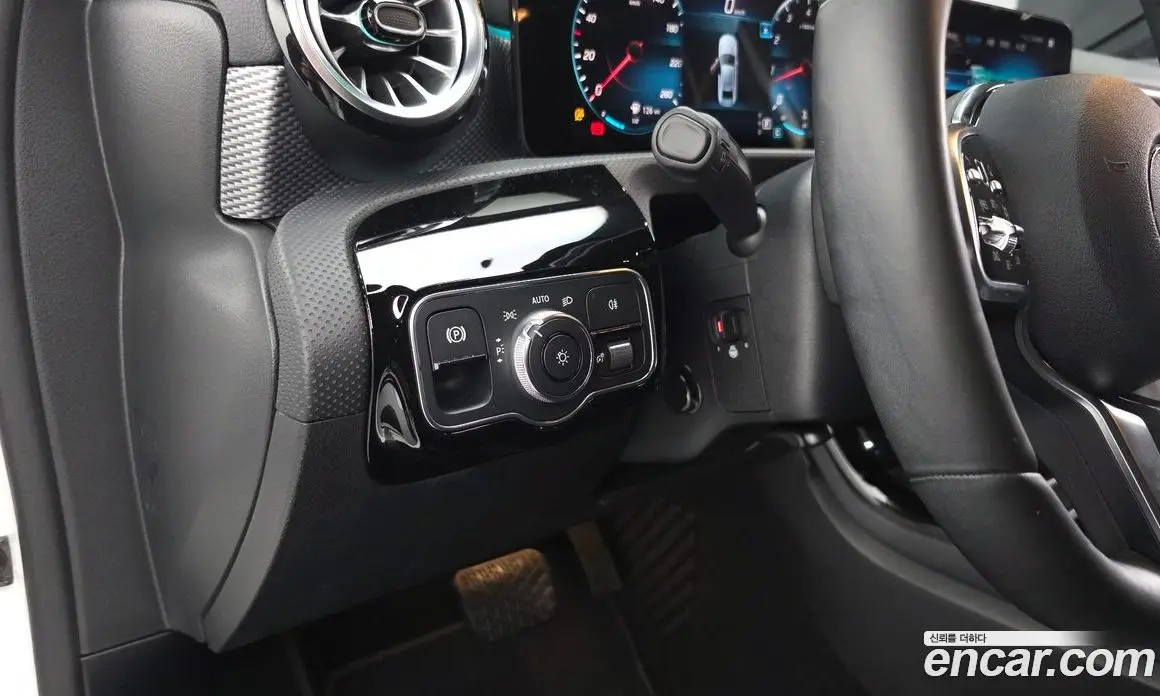 Mercedes-Benz A-Class 2021 2.0 автомат (гидро), фото 18