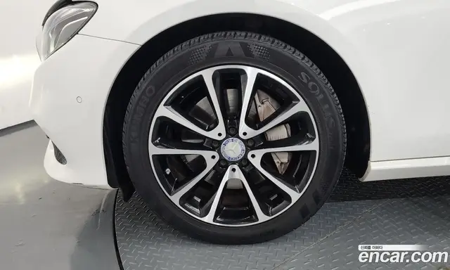 Mercedes-Benz E-Class 2016 2.0 автомат (гидро), миниатюра 5 Mercedes-Benz E-Class 2016 2.0 автомат (гидро), миниатюра 5
