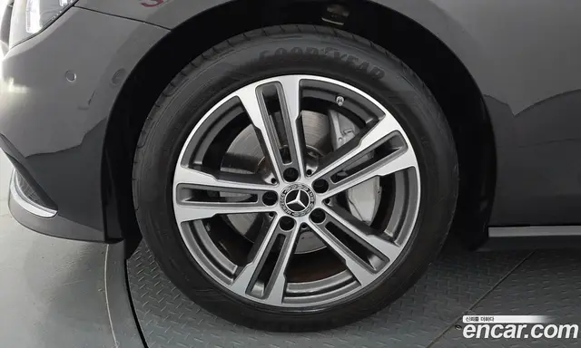 Mercedes-Benz E-Class 2022 2.0 автомат (гидро), миниатюра 5 Mercedes-Benz E-Class 2022 2.0 автомат (гидро), миниатюра 5