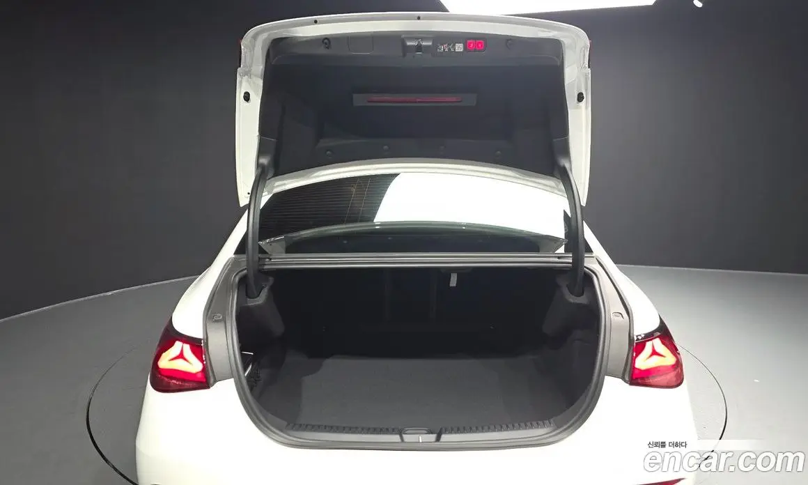 Mercedes-Benz E-Class 2024 2.0 автомат (гидро), фото 25 Mercedes-Benz E-Class 2024 2.0 автомат (гидро), фото 25