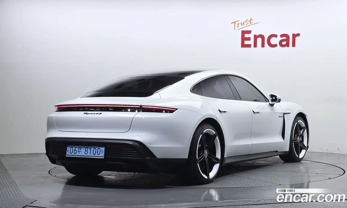 Porsche Taycan 2022 0.1 автомат (гидро), фото 2 Porsche Taycan 2022 0.1 автомат (гидро), фото 2
