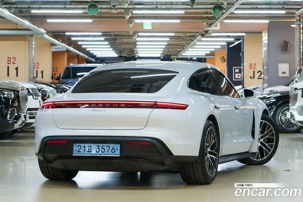 Porsche Taycan 2022 0.1 автомат (гидро), фото 2 Porsche Taycan 2022 0.1 автомат (гидро), фото 2