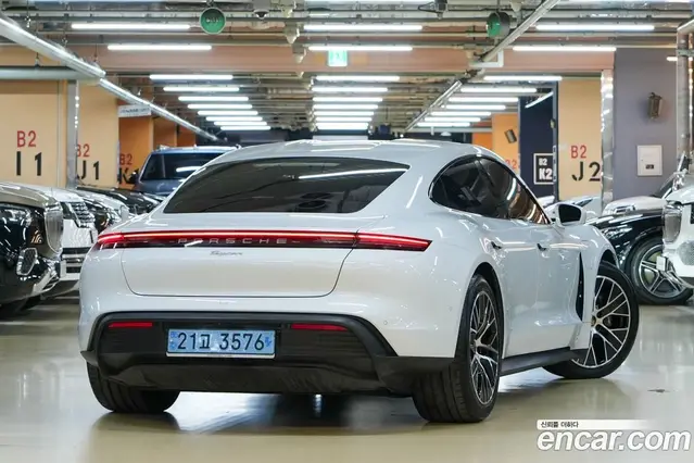 Porsche Taycan 2022 0.1 автомат (гидро), миниатюра 2 Porsche Taycan 2022 0.1 автомат (гидро), миниатюра 2