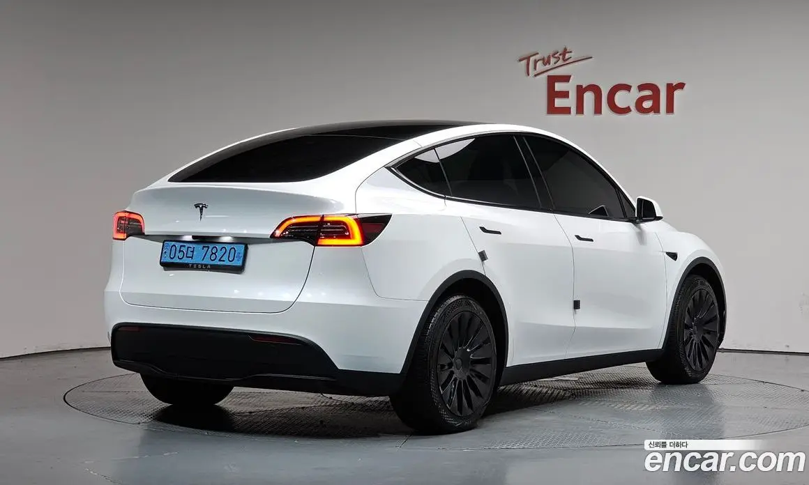 Tesla Model Y 2024 0.2 автомат (гидро), фото 1 Tesla Model Y 2024 0.2 автомат (гидро), фото 1