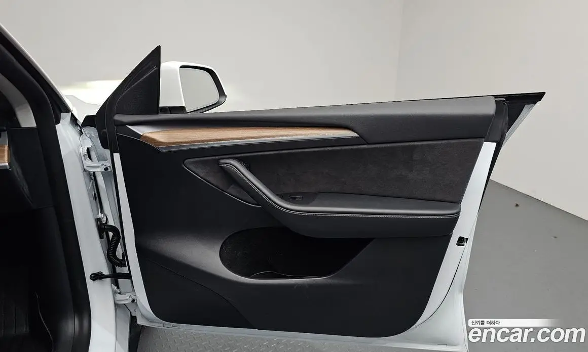 Tesla Model Y 2024 0.2 автомат (гидро), фото 13 Tesla Model Y 2024 0.2 автомат (гидро), фото 13