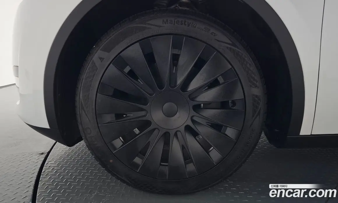 Tesla Model Y 2024 0.2 автомат (гидро), фото 4 Tesla Model Y 2024 0.2 автомат (гидро), фото 4