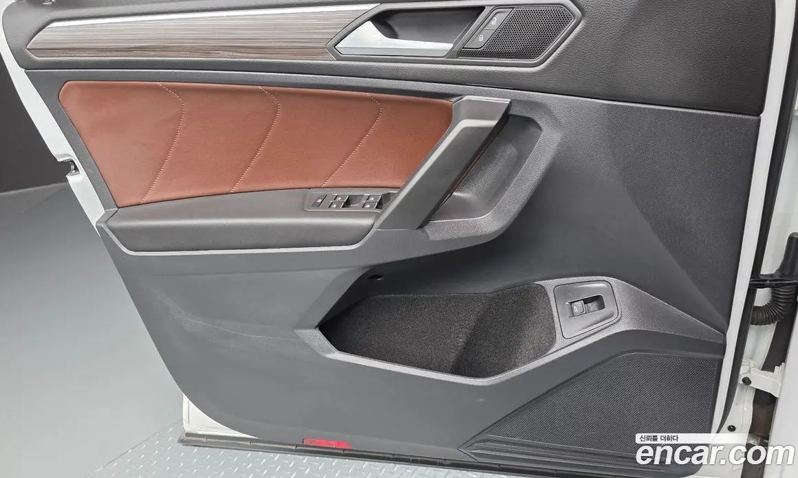 Volkswagen Tiguan 2023 2.0 автомат (гидро), фото 14 Volkswagen Tiguan 2023 2.0 автомат (гидро), фото 14