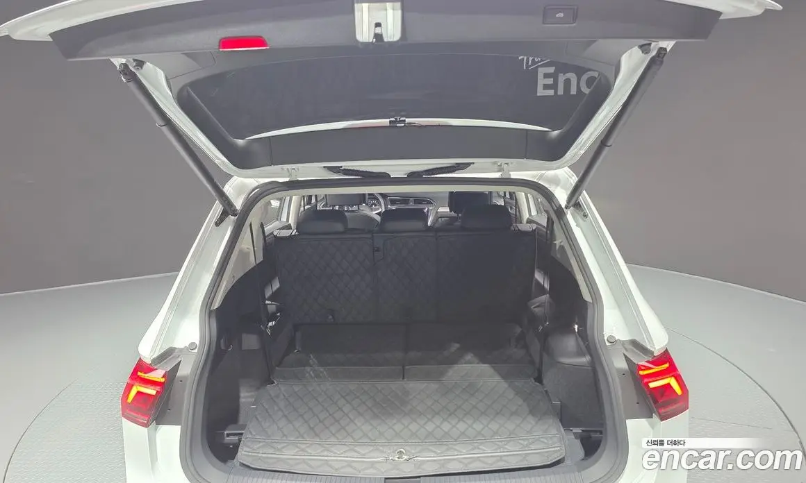 Volkswagen Tiguan 2023 2.0 автомат (гидро), фото 31 Volkswagen Tiguan 2023 2.0 автомат (гидро), фото 31