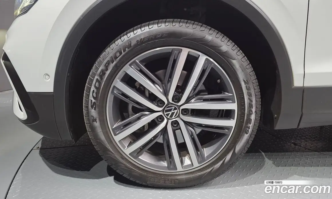 Volkswagen Tiguan 2023 2.0 автомат (гидро), фото 5 Volkswagen Tiguan 2023 2.0 автомат (гидро), фото 5
