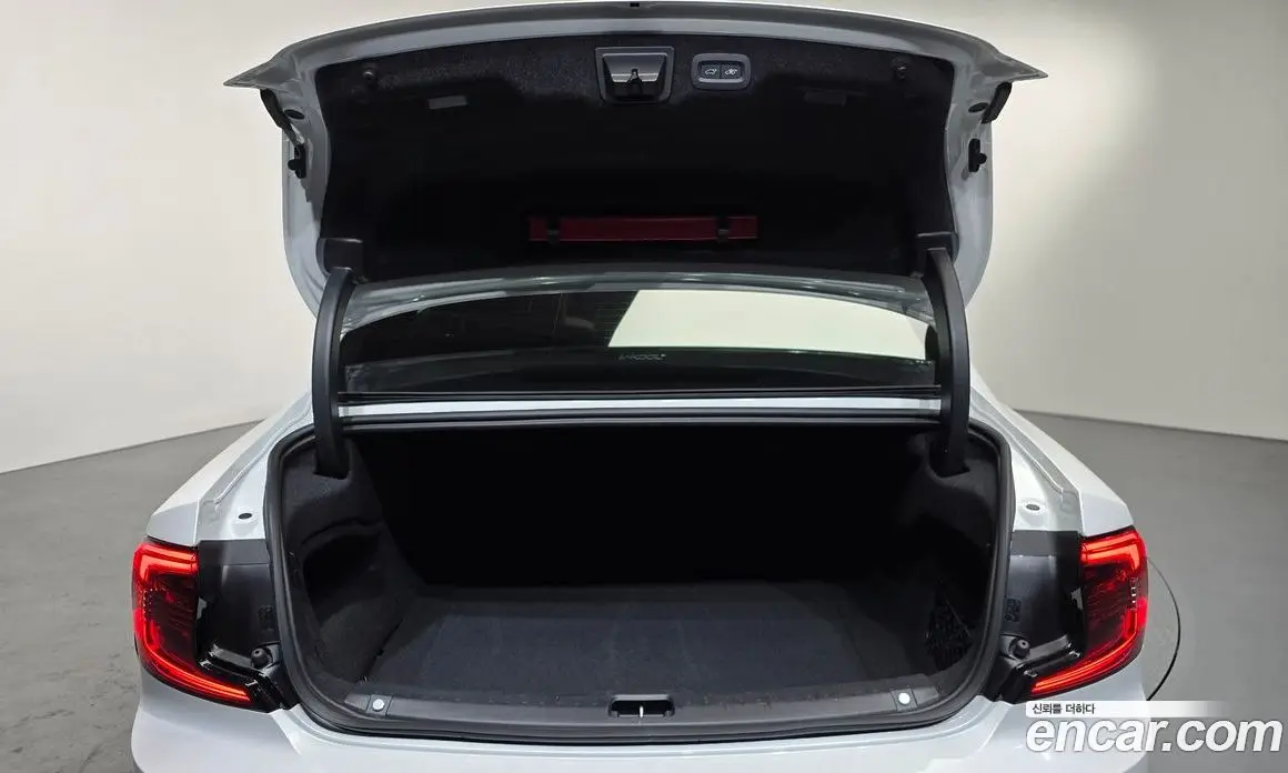 Volvo S90 2024 2.0 автомат (гидро), фото 27 Volvo S90 2024 2.0 автомат (гидро), фото 27