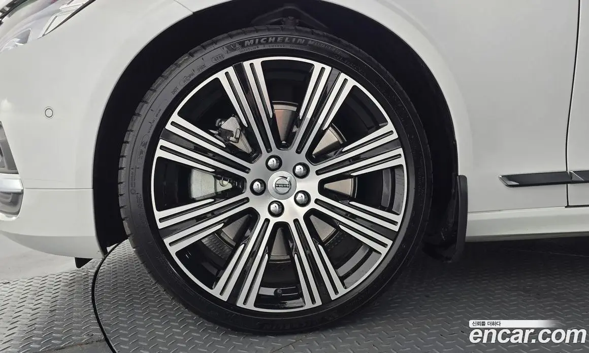 Volvo S90 2024 2.0 автомат (гидро), фото 5 Volvo S90 2024 2.0 автомат (гидро), фото 5