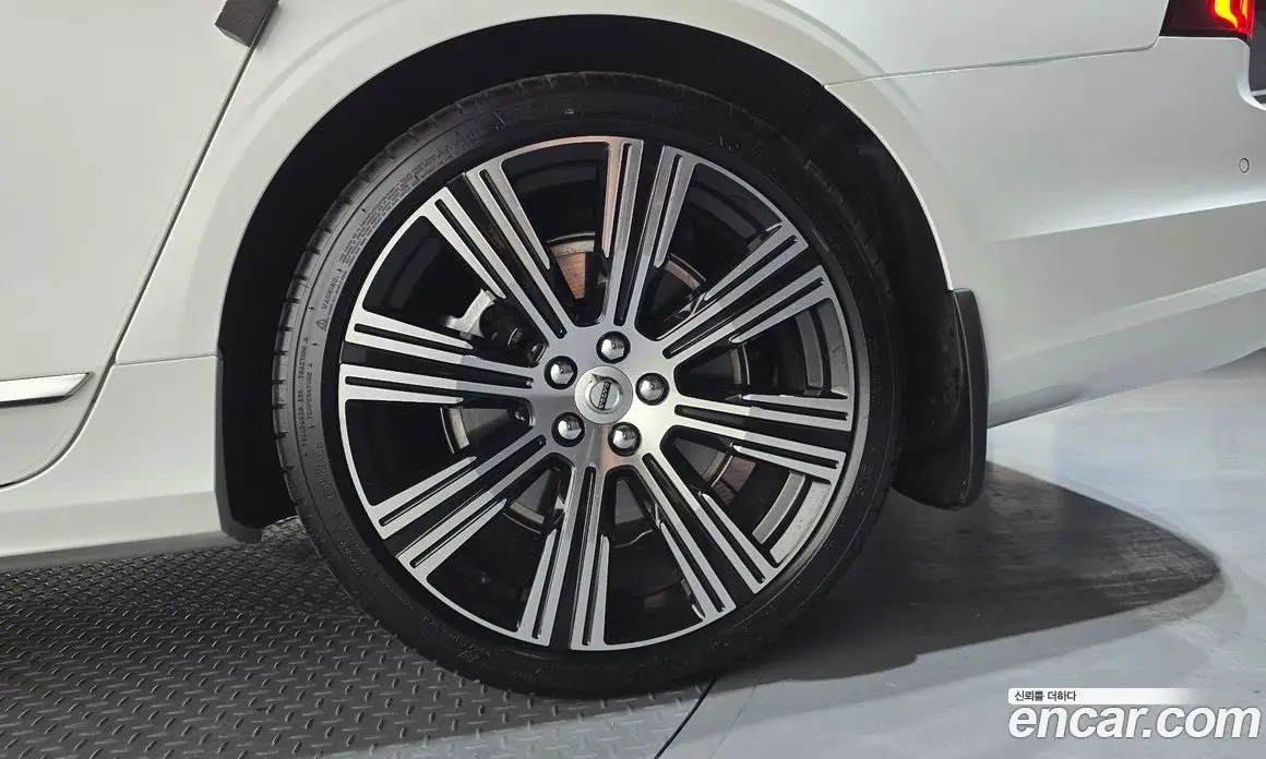 Volvo S90 2024 2.0 автомат (гидро), фото 7 Volvo S90 2024 2.0 автомат (гидро), фото 7