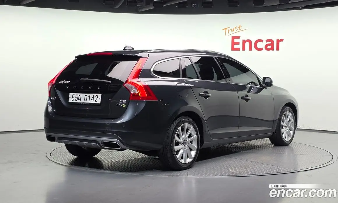 Volvo V60 2015 1.6 автомат (гидро), фото 2 Volvo V60 2015 1.6 автомат (гидро), фото 2