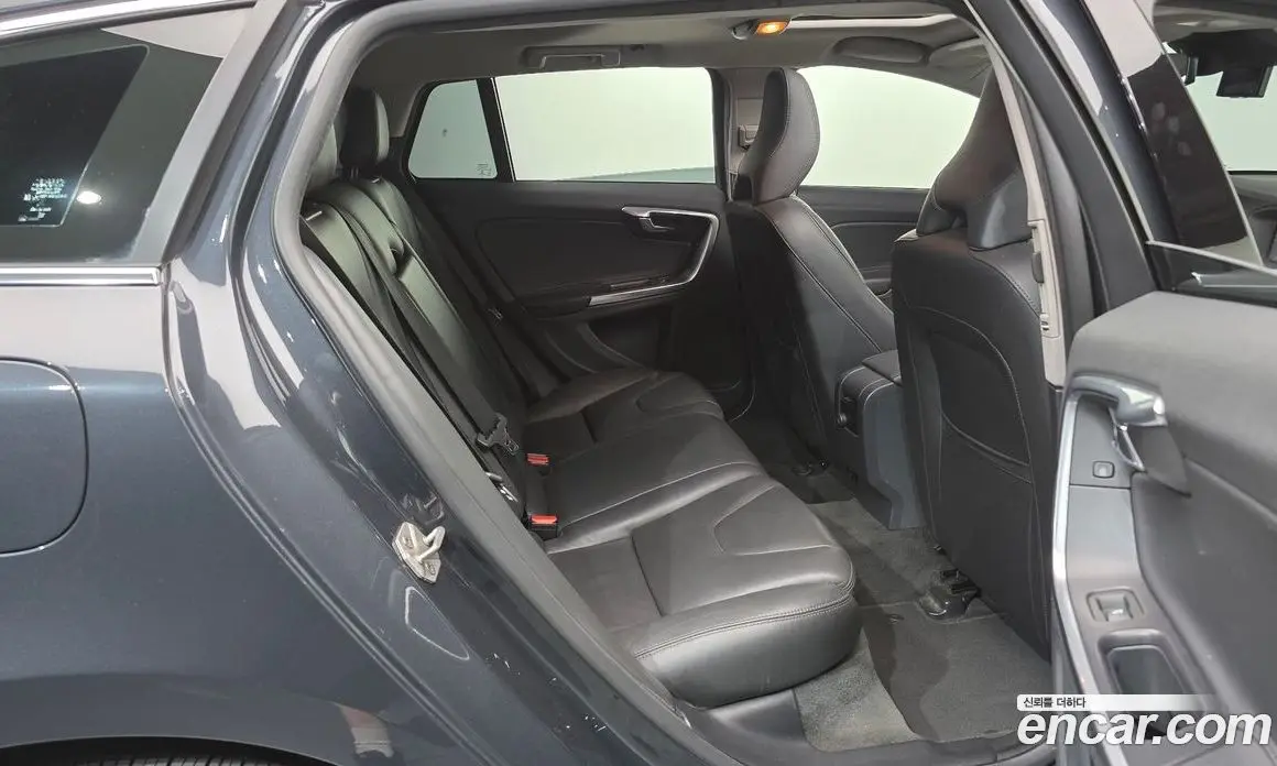 Volvo V60 2015 1.6 автомат (гидро), фото 11 Volvo V60 2015 1.6 автомат (гидро), фото 11
