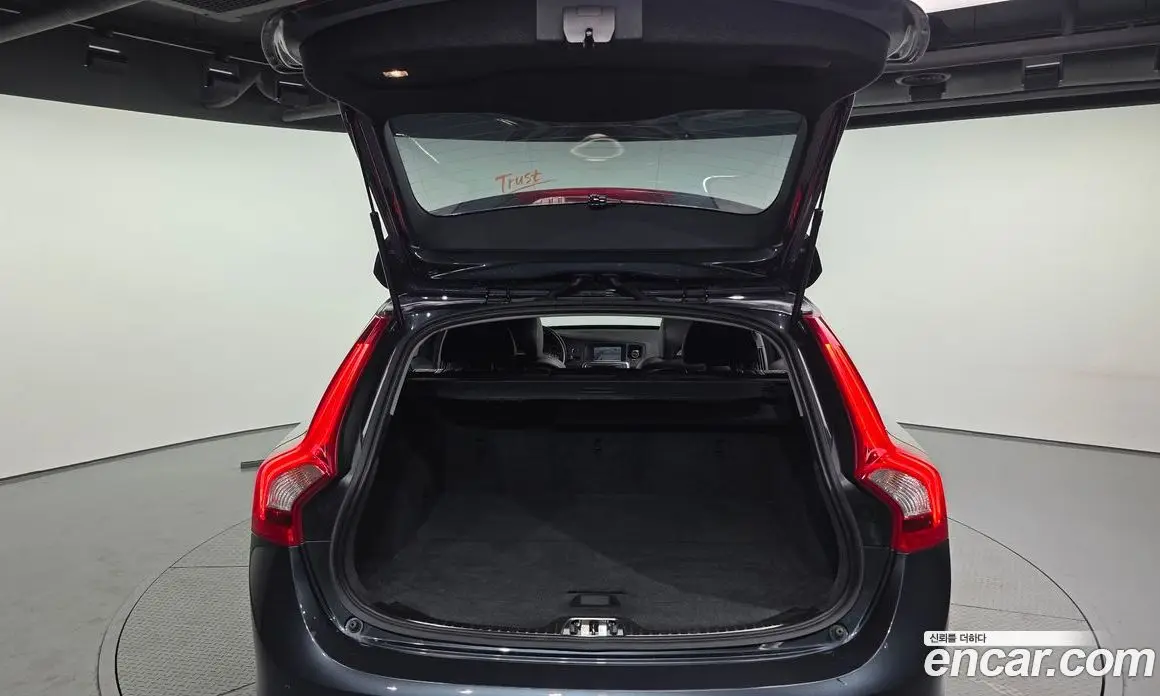 Volvo V60 2015 1.6 автомат (гидро), фото 20 Volvo V60 2015 1.6 автомат (гидро), фото 20