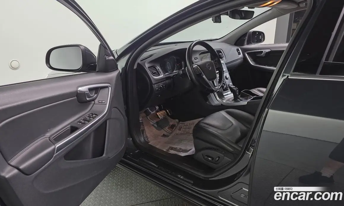 Volvo V60 2015 1.6 автомат (гидро), фото 10 Volvo V60 2015 1.6 автомат (гидро), фото 10