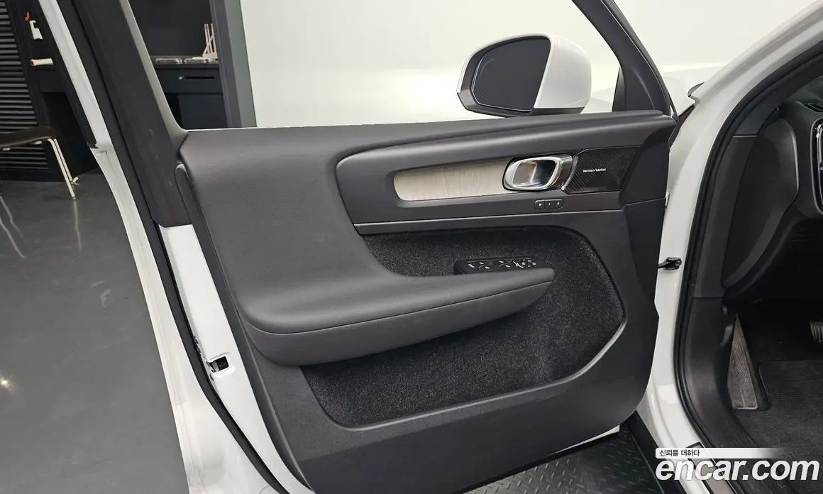 Volvo XC40 2020 2.0 автомат (гидро), фото 13 Volvo XC40 2020 2.0 автомат (гидро), фото 13