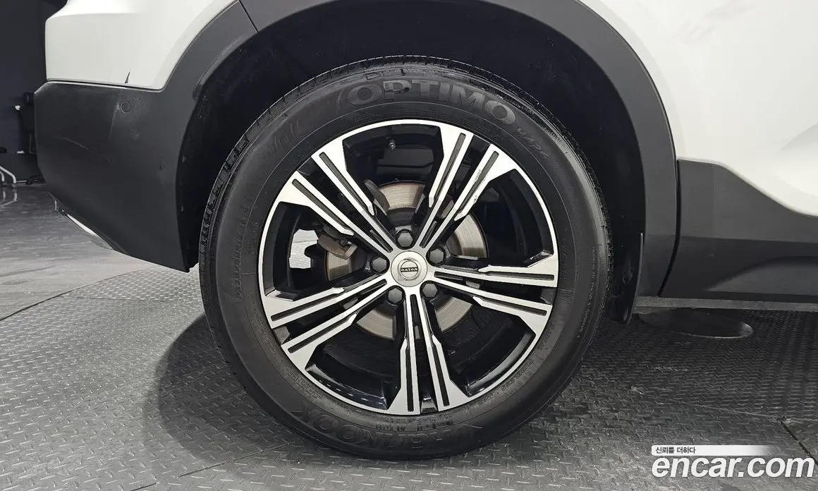 Volvo XC40 2020 2.0 автомат (гидро), фото 4 Volvo XC40 2020 2.0 автомат (гидро), фото 4
