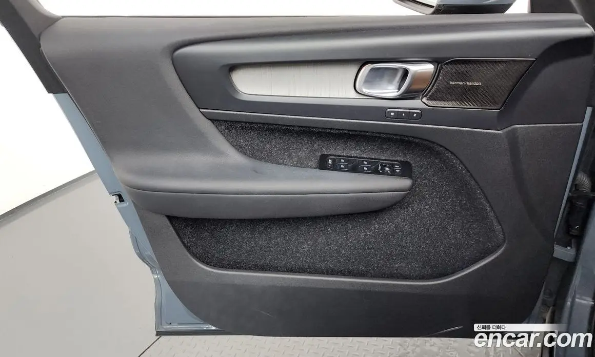 Volvo XC40 2021 2.0 автомат (гидро), фото 14