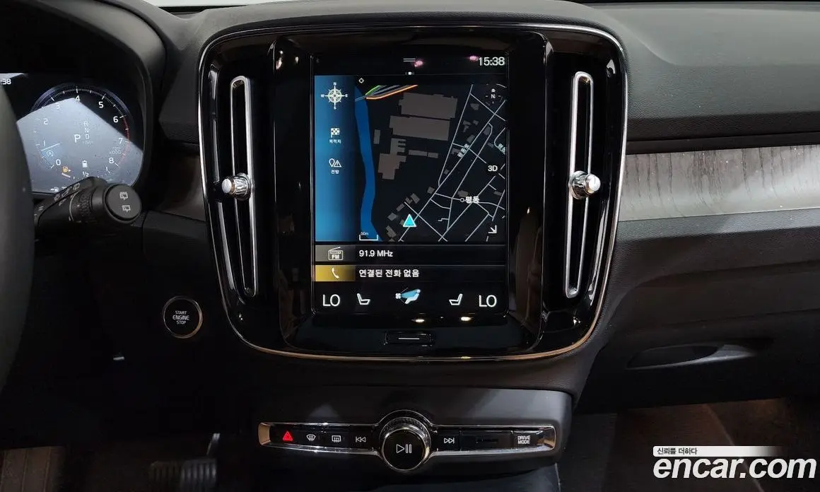 Volvo XC40 2021 2.0 автомат (гидро), фото 19